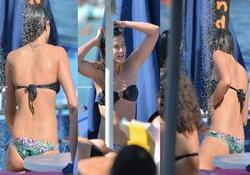 Berrak Tüzünataç Bikinili
