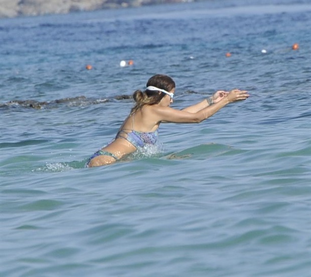 Selin Şekerci Bikinili