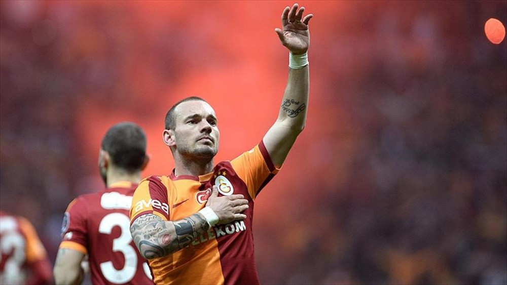 Sneijder Galatasaray’dan ayrılmak istemiyor