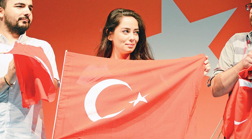 Demokrasi nöbetine devam