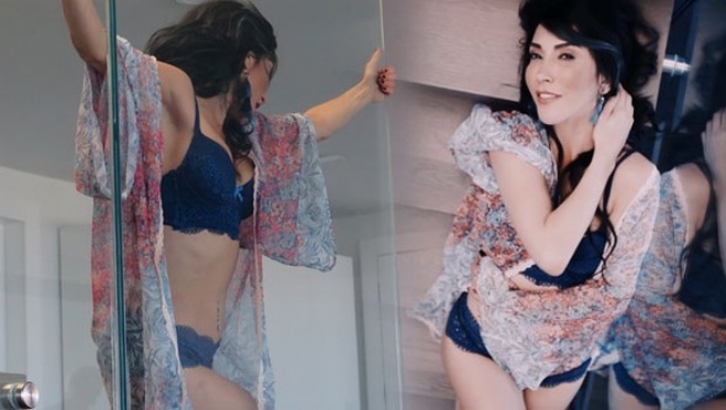 Hande Yener iç çamaşırıyla klip çekti