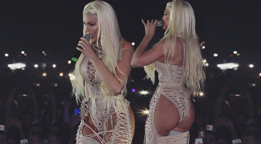 Jelena Karleusa’dan kalça dekolte!