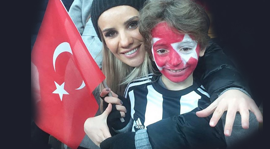 Esra Erol, Beşiktaş-Kayseri maçını tribünden izledi