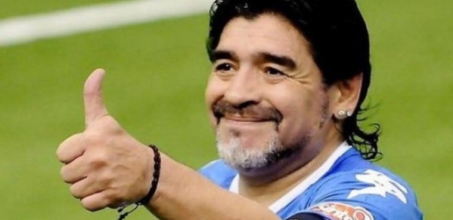 Maradona'dan sürpriz imza!