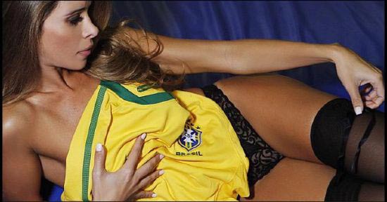 Dünya Kupası için Soyundu(Dany Bananinha)