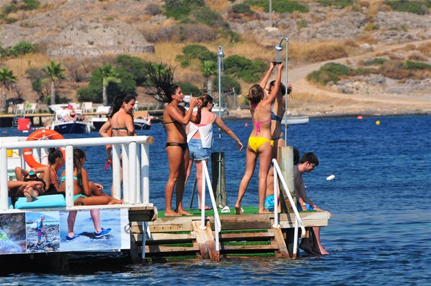 Sahra oyuncu olmak istiyor