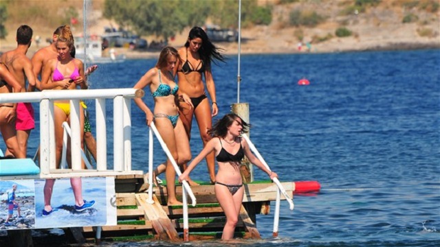 Sahra oyuncu olmak istiyor