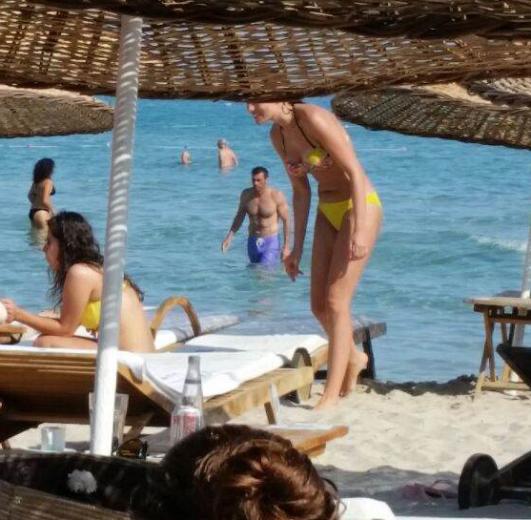Fahriye Evcen ilk kez bikinili!