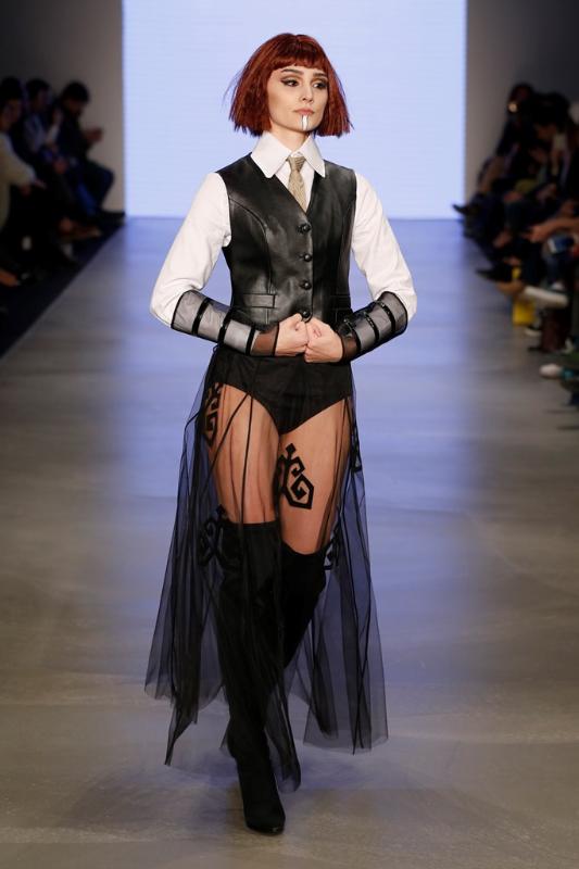 Moda haftasında transparan haykırış