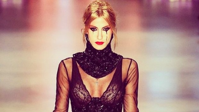 Çağla Şikel matem defilesinde