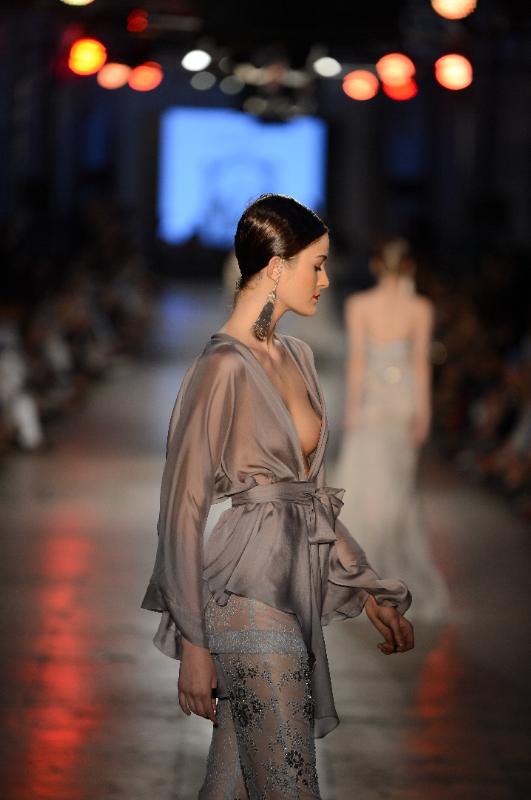 “Golden Bazaar”Defilesi