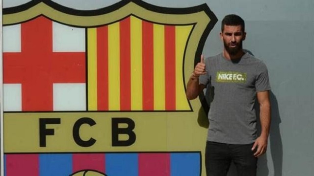 Arda tarihi imza için Barcelona'da!