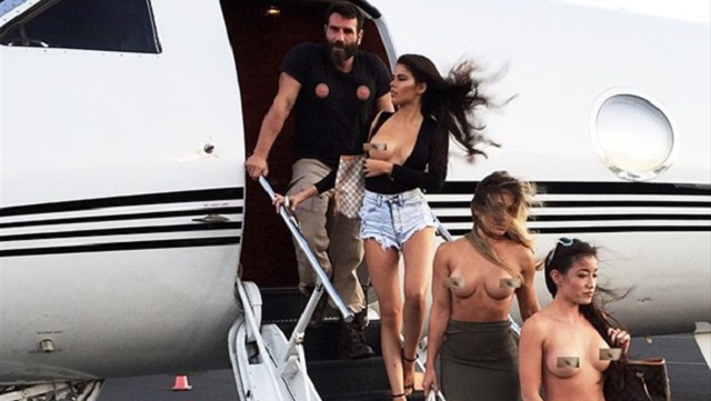 Dan Bilzerian'ın üstsüz melekleri