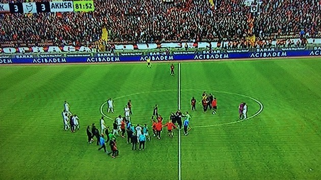 Eskişehir - Akhisar maçında büyük kavga!